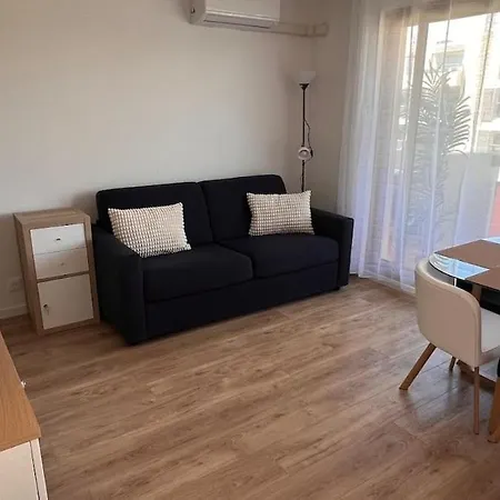 Апартаменты Fully Renovated Studio, Terrace, Parking, 3 Min Walk Антиб
