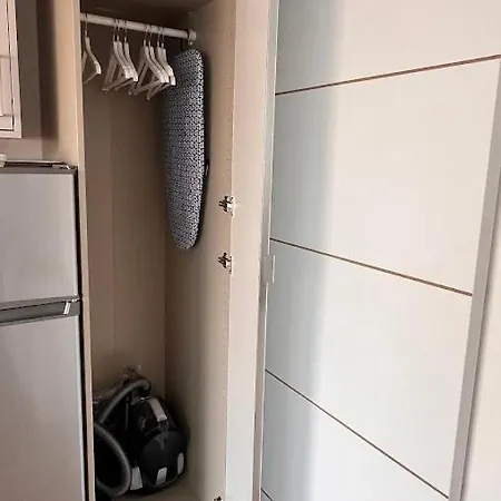 Fully Renovated Studio, Terrace, Parking, 3 Min Walk * Антиб