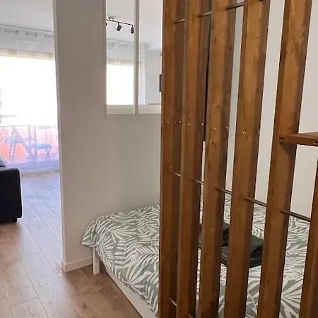 Fully Renovated Studio, Terrace, Parking, 3 Min Walk Apartment *